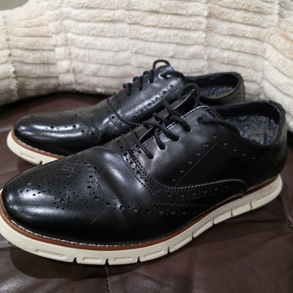 Classic Black Oxford Shoes with White Soles - Picture 5 of 5